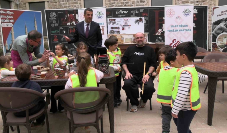 Edirne’de geçmişin izleri minik ellerle boyandı