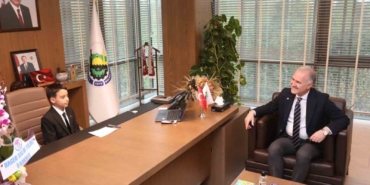 İnegöl’de başkanlık koltuğuna Umut Alp Yiğit oturdu