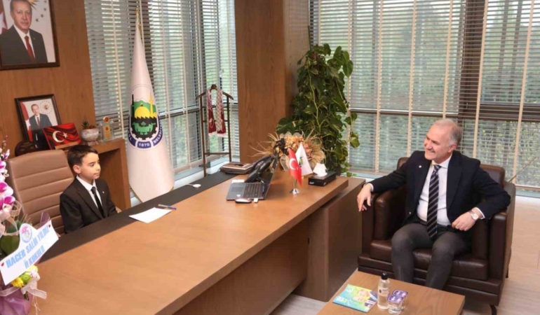 İnegöl’de başkanlık koltuğuna Umut Alp Yiğit oturdu