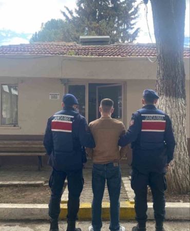 Çanakkale’de farklı suçlardan aranan 15 kişi tutuklandı