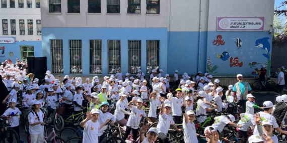 Zeytinburnu’nda "Mektepten Meclise Pedal" bisiklet turu renkli görüntülere sahne oldu