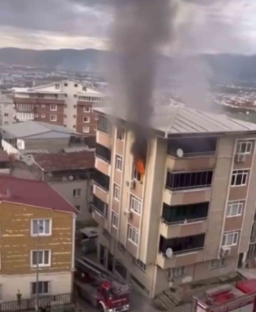Bursa’da apartman dairesinde çıkan yangın, mahalleyi ayağa kaldırdı
