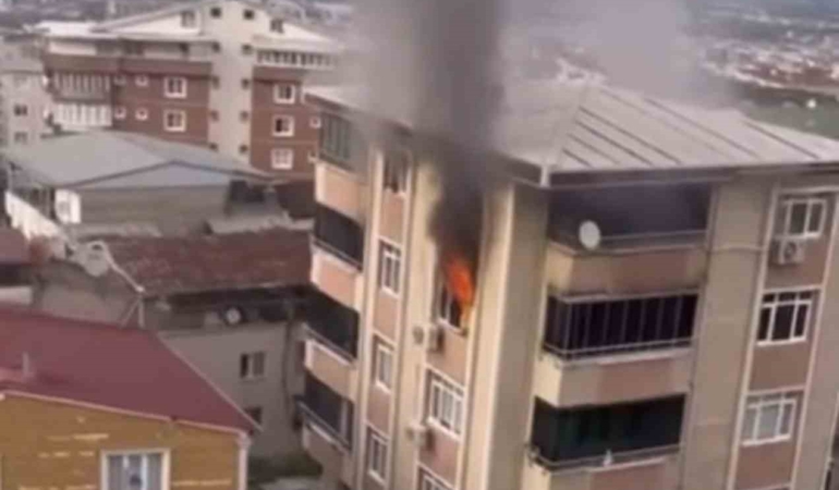 Bursa’da apartman dairesinde çıkan yangın, mahalleyi ayağa kaldırdı