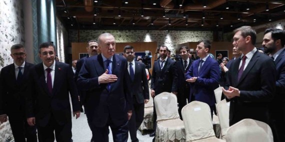 Cumhurbaşkanı Erdoğan: "İmalatçı ihracatçılarımızda vergiyi yüzde 9’a indiriyoruz"