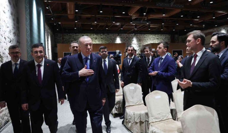 Cumhurbaşkanı Erdoğan: "İmalatçı ihracatçılarımızda vergiyi yüzde 9’a indiriyoruz"