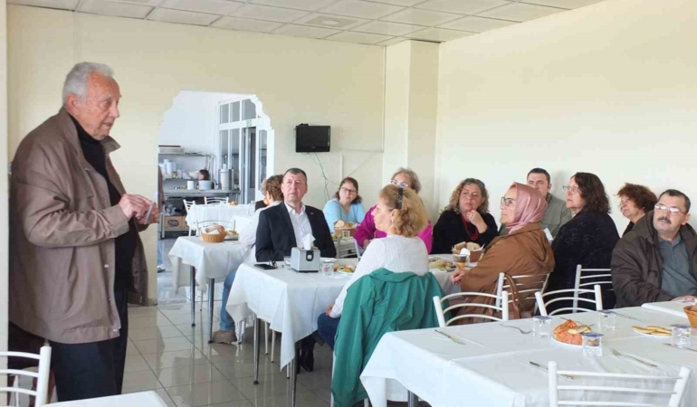 Burhaniye’de Yüksek Öğrenim Derneği üyeleri kahvaltıda buluştu