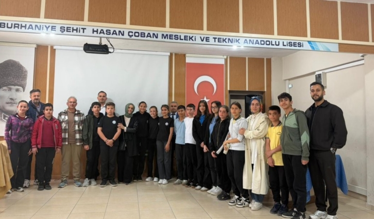 Burhaniye’de öğrenciler arasında bilgi yarışması yapıldı
