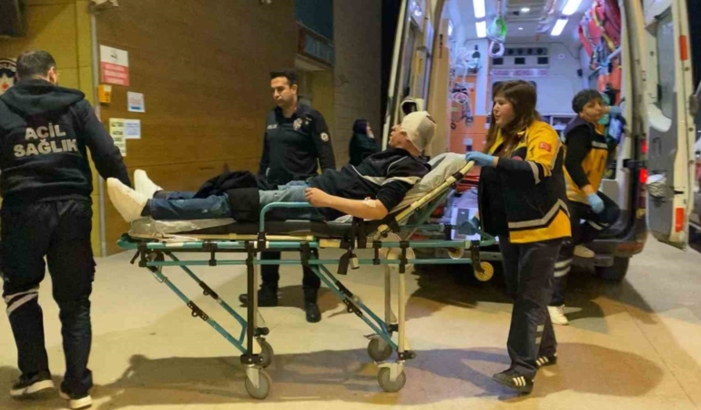 Bursa’da 3 kişi sopalarla darp edildi