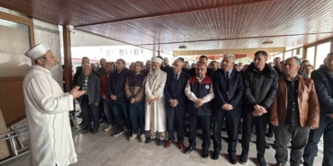 Okul saldırısında hayatını kaybedenler için gıyabi cenaze namazı kılındı