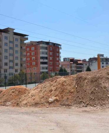 Vatandaşlardan yol kenarına dökülen hafriyatlara tepki