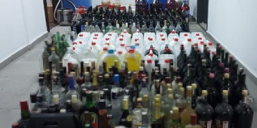 Ayvalık’ta kaçak içki ve uyuşturucudan 2 tutuklama
