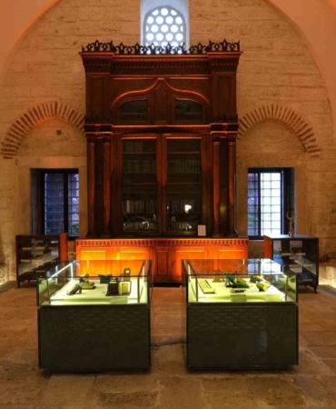 Sultan Abdülhamid Han’ın elleriyle yaptığı kitaplık Beyazıt Yazma Eser Kütüphanesi’nde 142 yıldır korunuyor