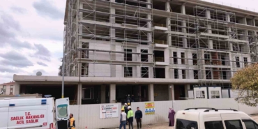 Bursa’da inşaatın 2. katından düşen işçi yaralandı