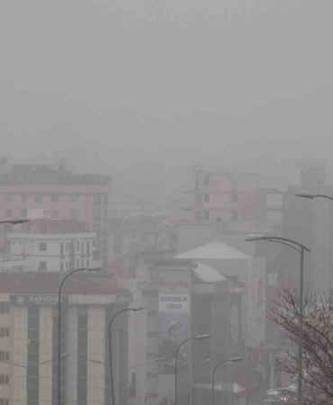 Anadolu Yakası’nda yoğun sis etkili oldu: Görüş mesafesi düştü, sürücüler zor anlar yaşadı