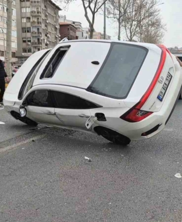 Otomobiller çarpıştı: 1 yaralı