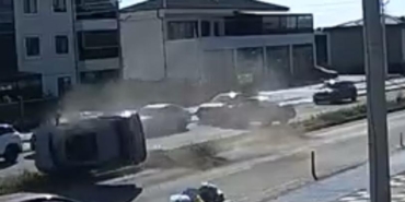 Tekirdağ’da 2’si çocuk 5 kişinin yaralandığı kaza kamerada: 25 metre boyunca taklalar attı