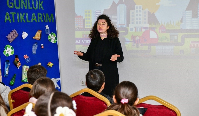 İlkokul öğrencileri geri dönüşümü yerinde öğrendi