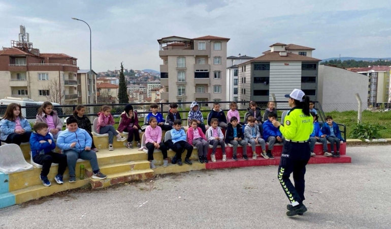 Bilecik’te öğrencilere uygulamalı trafik eğitimi