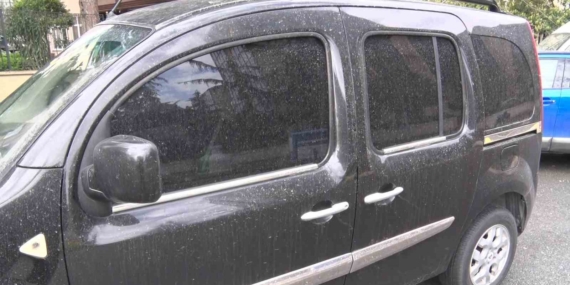 İstanbul’a çamur yağdı, araçlar çamurla kaplandı