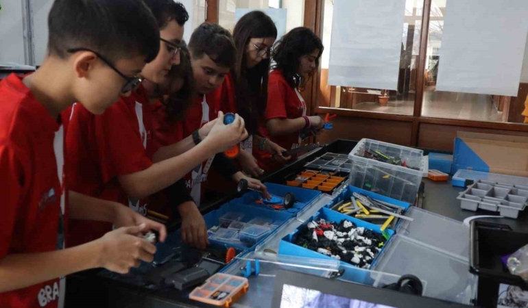 Yalovalı öğrenciler kısıtlı imkanlarla dünya devlerine meydan okuyor