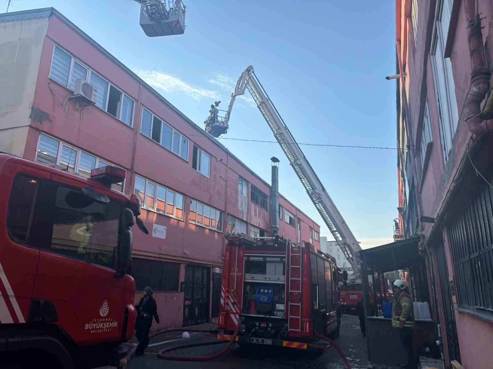 Başakşehir’de iş yeri yangını söndürüldü