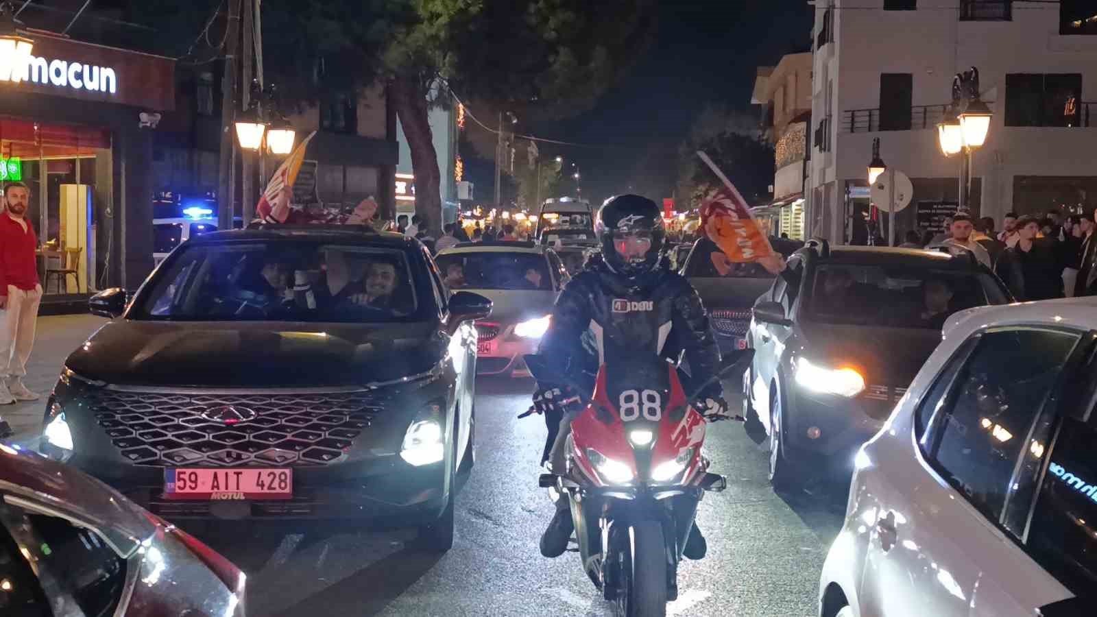 Dev derbide Galatasaray galip geldi, Tekirdağ’da taraftarlar sokaklara döküldü