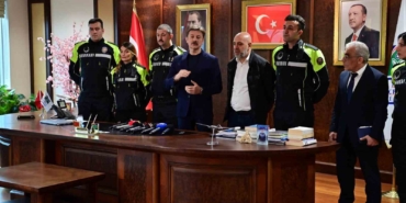 Başkan Bahadır, 3 aylık bebeğin hayatını kurtaran zabıta ekibini ödüllendirdi