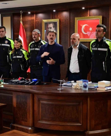 Başkan Bahadır, 3 aylık bebeğin hayatını kurtaran zabıta ekibini ödüllendirdi