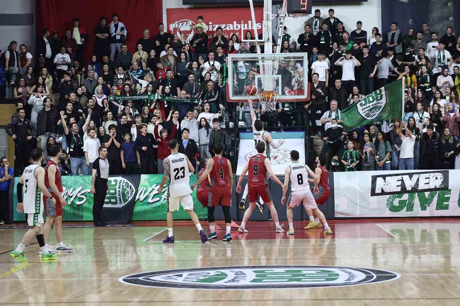 Sakarya Büyükşehir Basketbol play-off serisine galibiyetle başladı