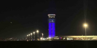 Otizm Farkındalık Günü’nde Sabiha Gökçen Havalimanı kulesi maviye büründü