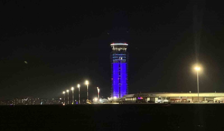 Otizm Farkındalık Günü’nde Sabiha Gökçen Havalimanı kulesi maviye büründü