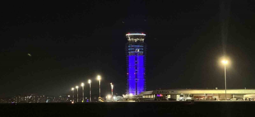 Otizm Farkındalık Günü’nde Sabiha Gökçen Havalimanı kulesi maviye büründü