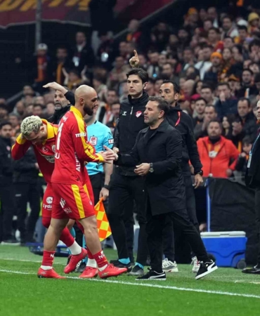 Günay Güvenç ve Ahmed Kutucu ıslıklandı