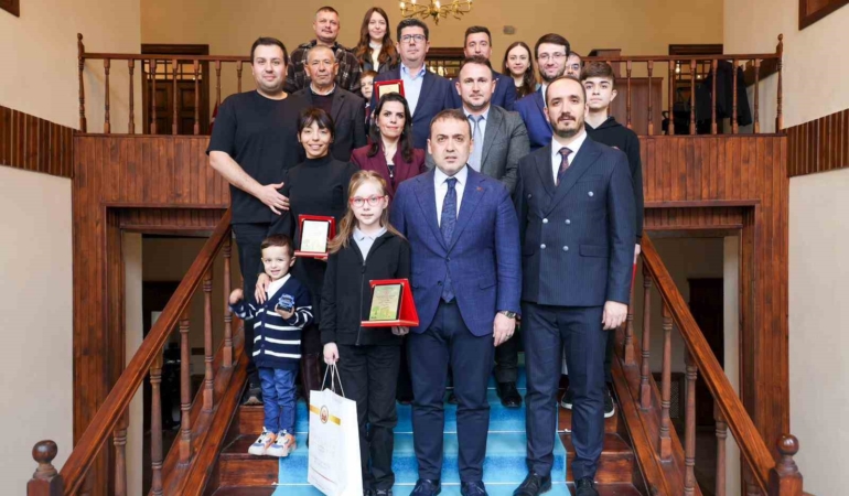 Vali Sözer ‘Yılın Okuru’ ödüllerini takdim etti