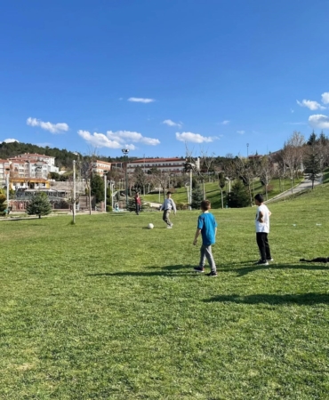Bilecik’te koruma altındaki çocuklar doğa ve futbolla buluştu