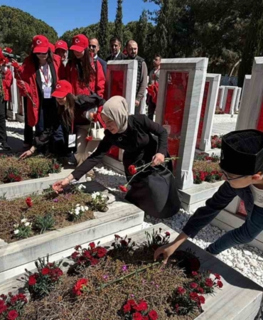 Gençlik ve Spor Bakan Yardımcısı Gürsoy: "Biz o ruhu diri tuttuğumuz sürece ne bayrak iner ne bu millet geri adım atar"