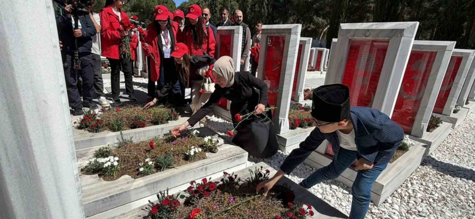 Gençlik ve Spor Bakan Yardımcısı Gürsoy: "Biz o ruhu diri tuttuğumuz sürece ne bayrak iner ne bu millet geri adım atar"