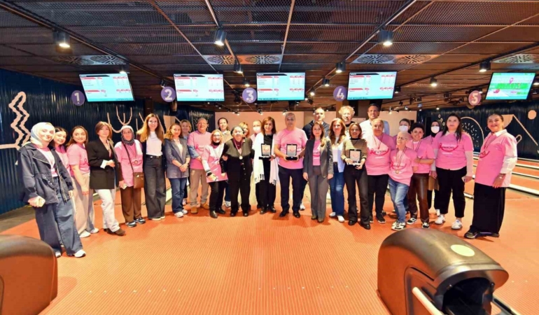 Meme kanseri hastaları doktorlarıyla bowling pistinde buluştu