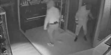 Maskeli beşler girdikleri işletmelerde çelik kasaları böyle patlattı...