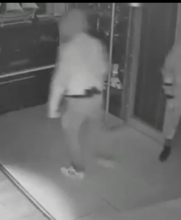 Maskeli beşler girdikleri işletmelerde çelik kasaları böyle patlattı...