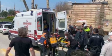 Kocası gaza basınca eşi aracın altında kaldı