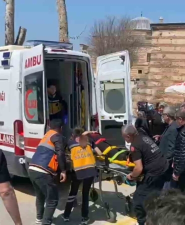 Kocası gaza basınca eşi aracın altında kaldı