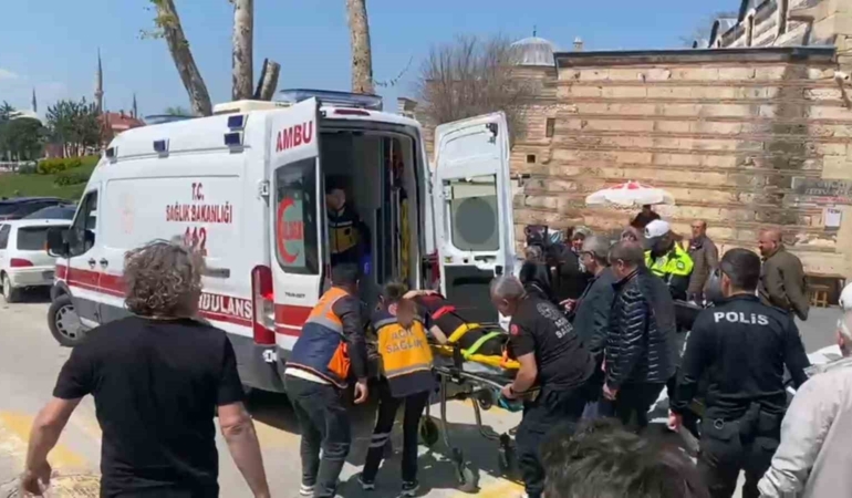 Kocası gaza basınca eşi aracın altında kaldı