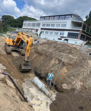 Burhaniye’de sezon öncesi Ören Plajında alt yapı çalışmalarına başlandı