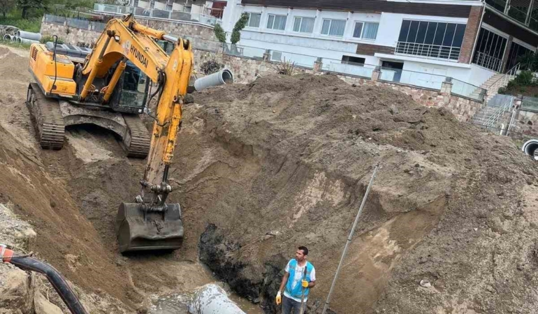 Burhaniye’de sezon öncesi Ören Plajında alt yapı çalışmalarına başlandı