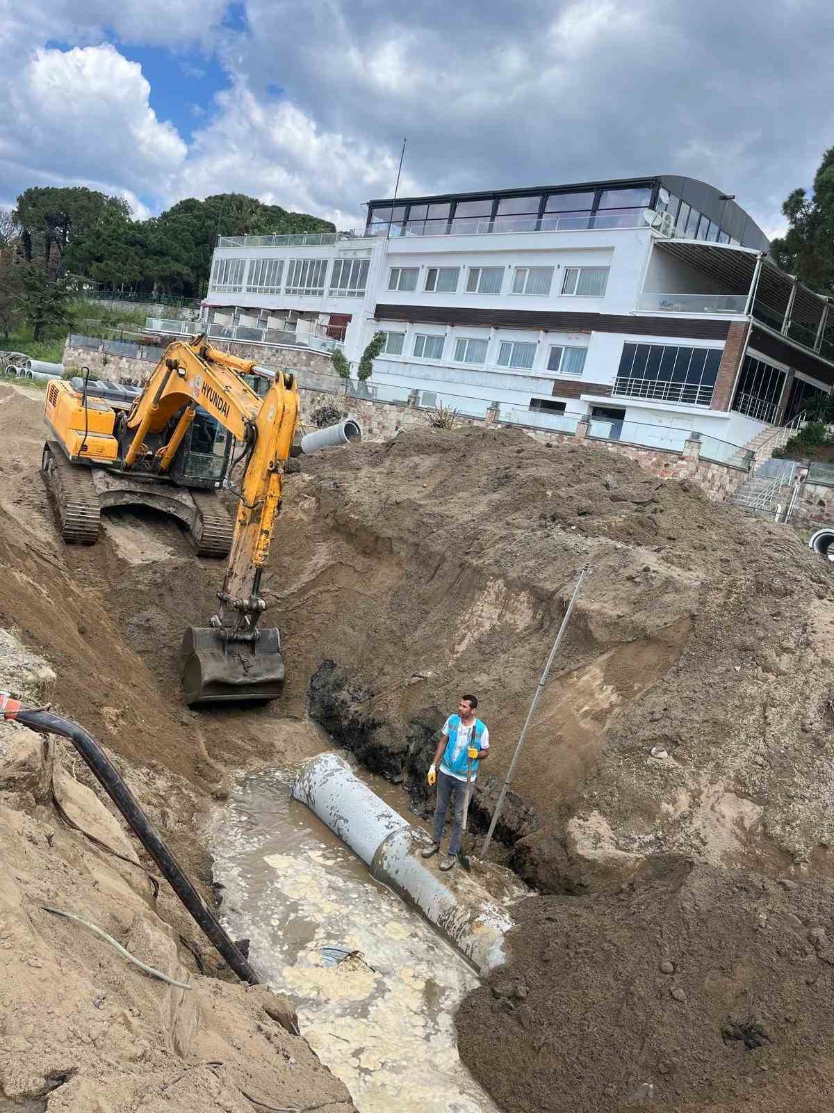 Burhaniye’de sezon öncesi Ören Plajında alt yapı çalışmalarına başlandı