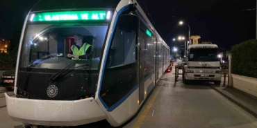 Yeni tramvayların sonuncusu raylara indirildi