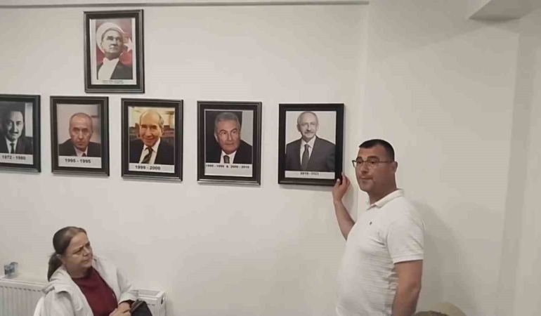 Edirne’de partililer CHP il binası önünde toplandı