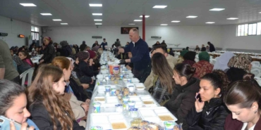 Hıdırellez şenliklerinde yüzlerce vatandaşa yemek verildi