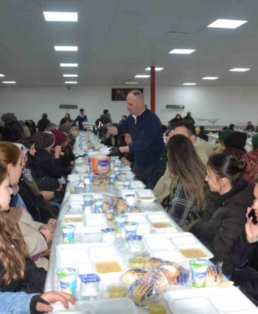 Hıdırellez şenliklerinde yüzlerce vatandaşa yemek verildi